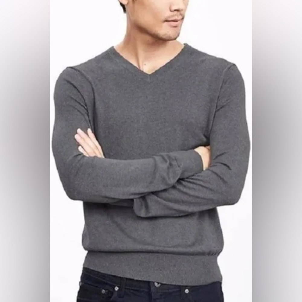Banana Republic Premium Luxe Yarn Men’s V-Neck Sweater